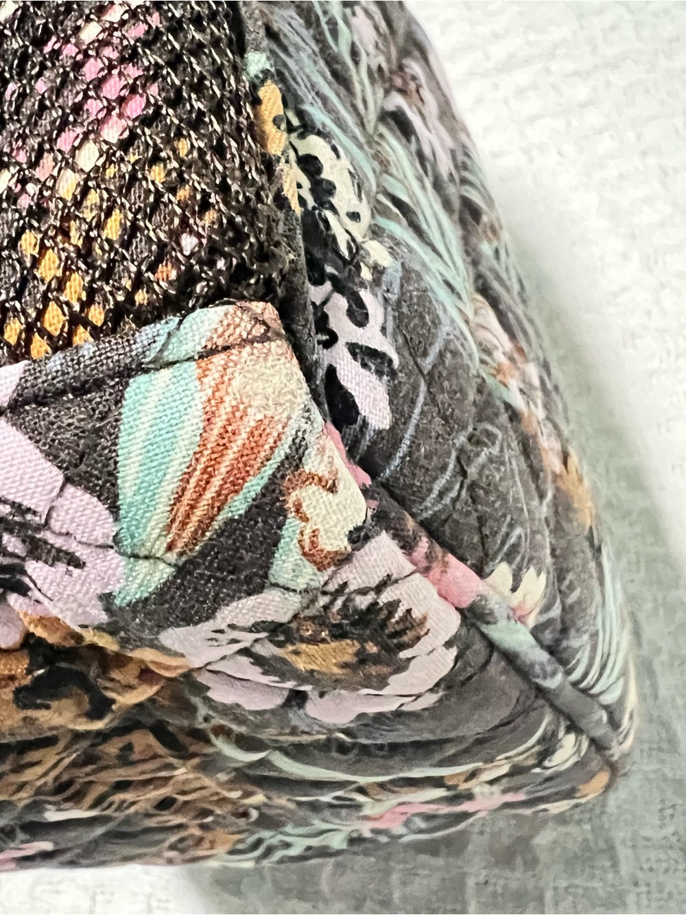 Vera Bradley Bali Jungle Pattern Insulated Lunch Bag Crossbody 10.25"w x 8.5"h - Picture 8 of 11